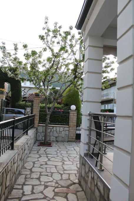 Panos Modern Mouzaki